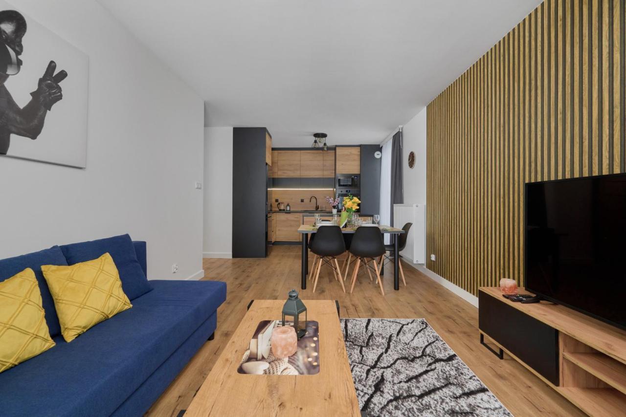Apartment With 2 Bedrooms & Parking Wroclaw By Noclegi Renters ภายนอก รูปภาพ