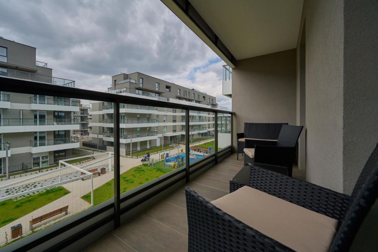 Apartment With 2 Bedrooms & Parking Wroclaw By Noclegi Renters ภายนอก รูปภาพ
