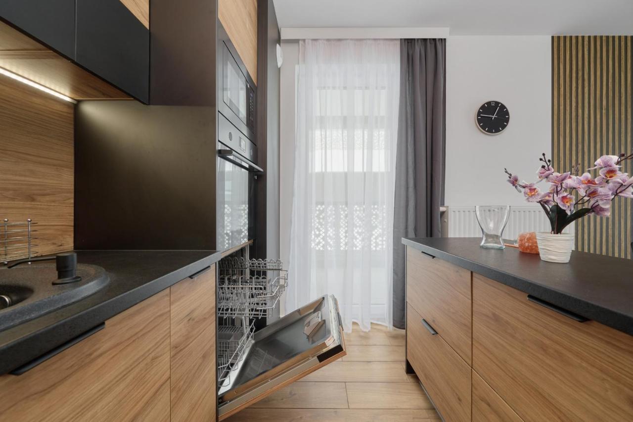 Apartment With 2 Bedrooms & Parking Wroclaw By Noclegi Renters ภายนอก รูปภาพ